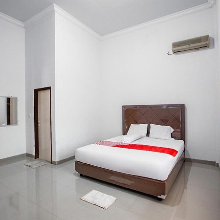 Oyo 92587 Homestay Romauli Kampung Radja Jambi Exterior foto