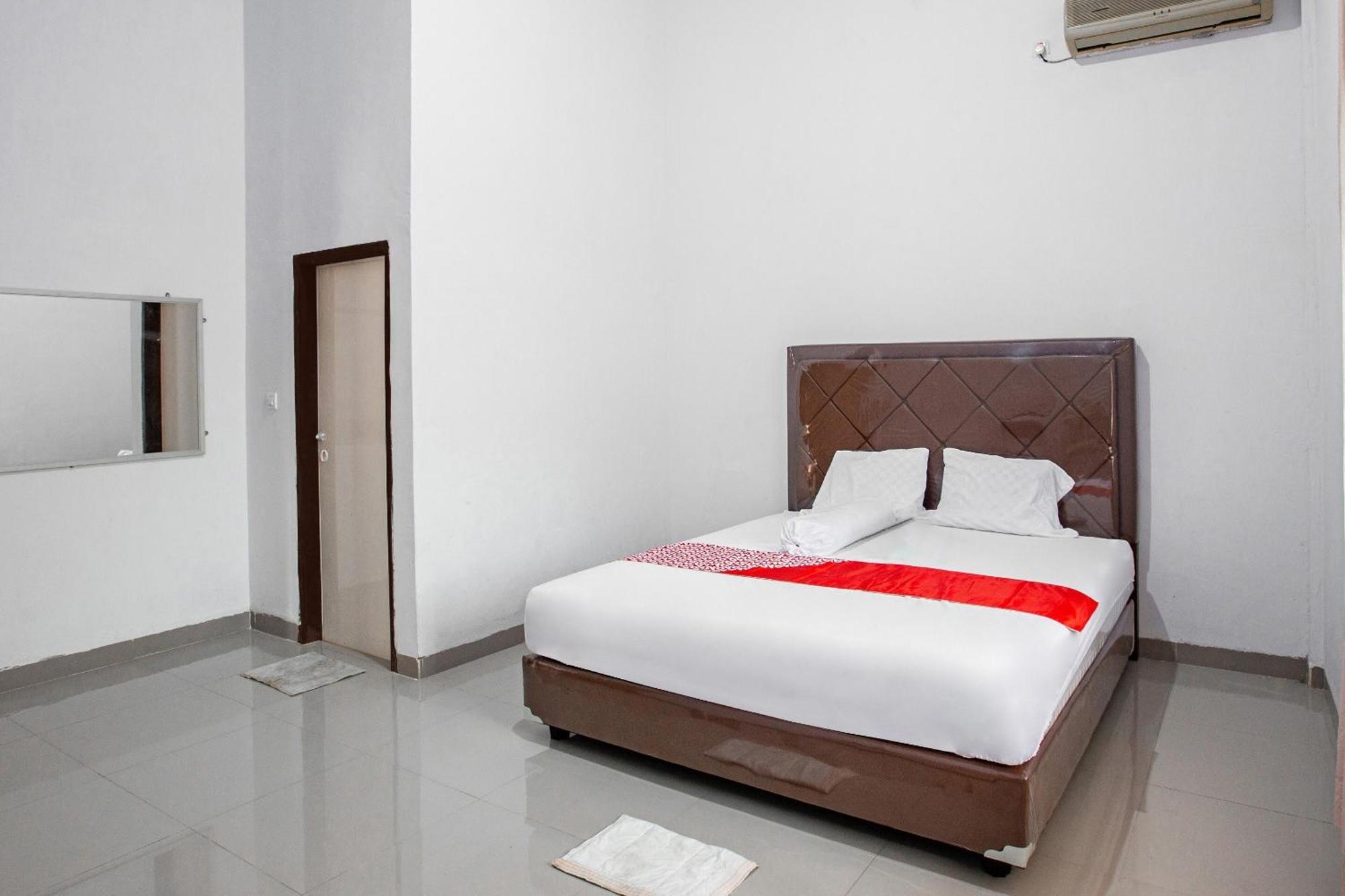 Oyo 92587 Homestay Romauli Kampung Radja Jambi Exterior foto