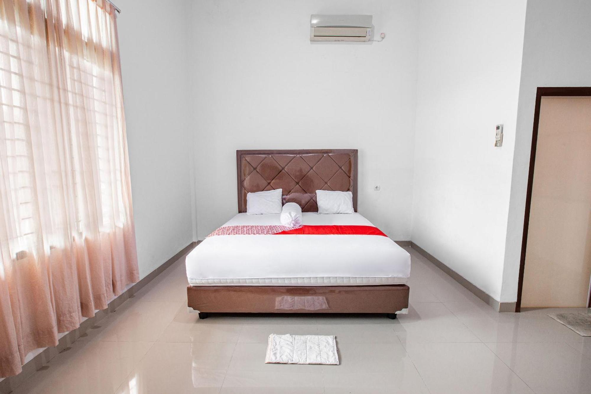 Oyo 92587 Homestay Romauli Kampung Radja Jambi Exterior foto