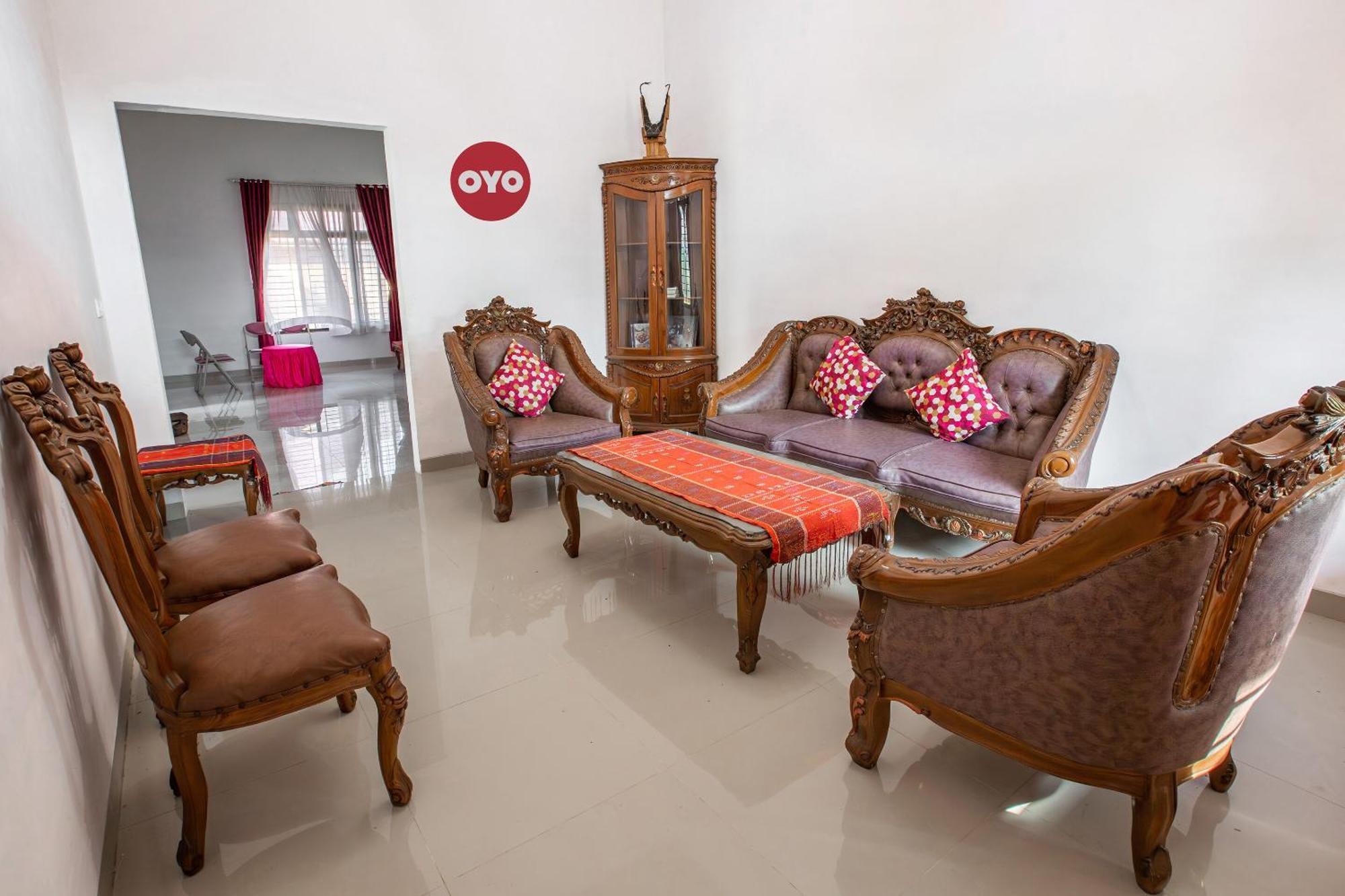 Oyo 92587 Homestay Romauli Kampung Radja Jambi Exterior foto