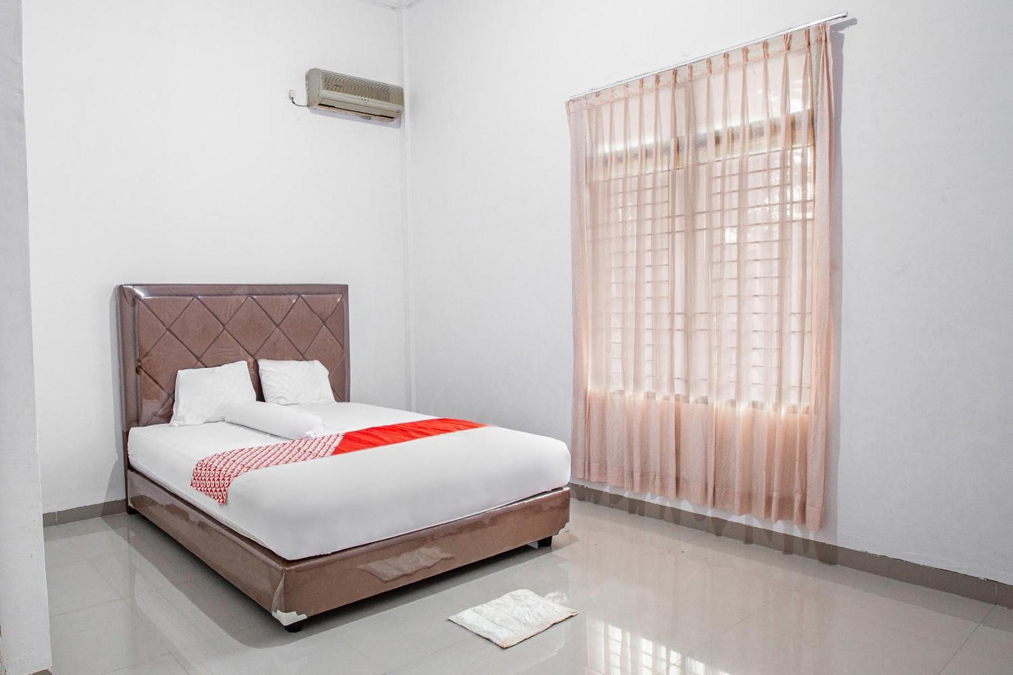 Oyo 92587 Homestay Romauli Kampung Radja Jambi Exterior foto
